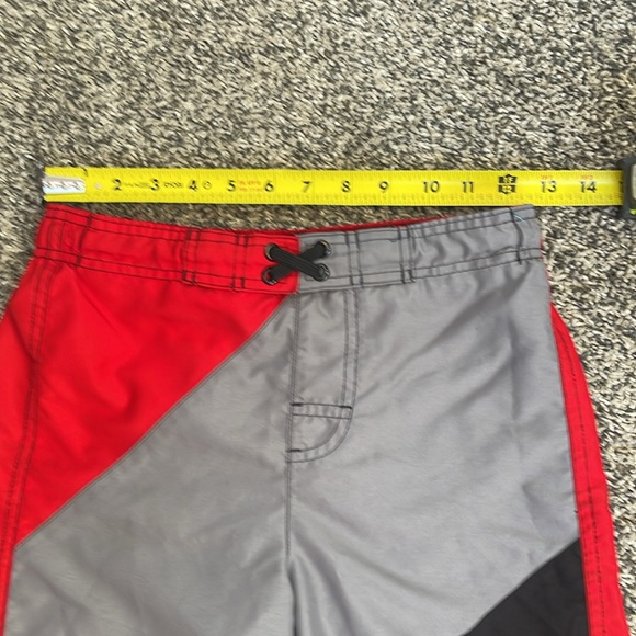 Boys swim trunks size 8 red gray black - Picture 15 of 16